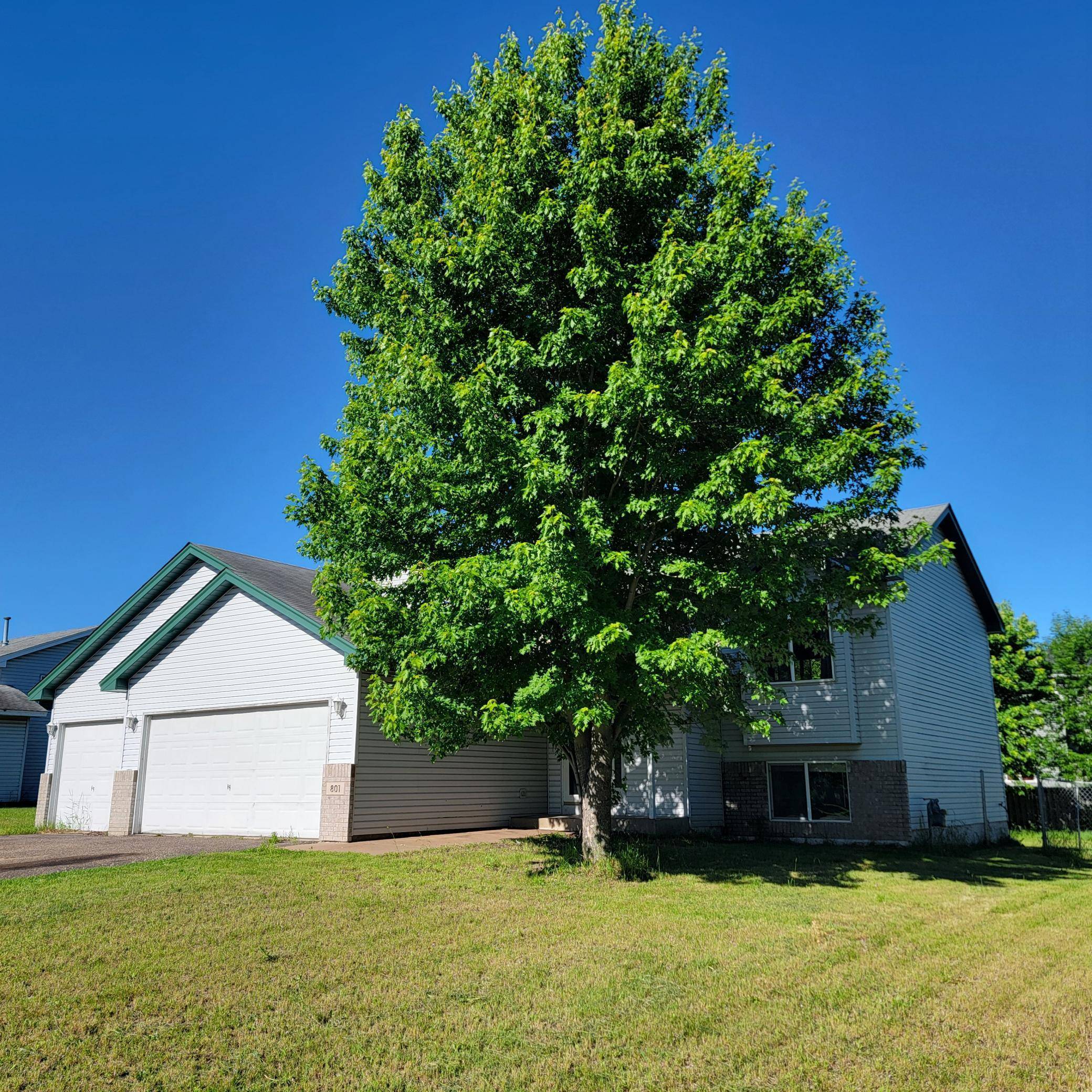 801 11th AVE SW,  Isanti,  MN 55040