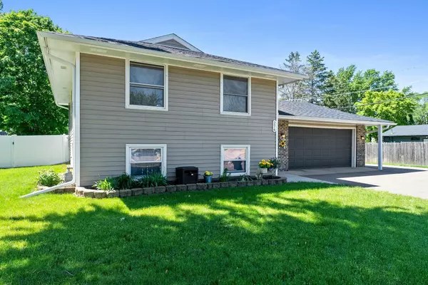 Apple Valley, MN 55124,276 150th ST W