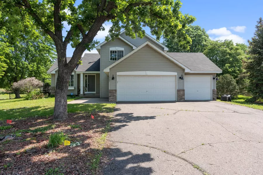 1507 Windsor DR S, Shakopee, MN 55379