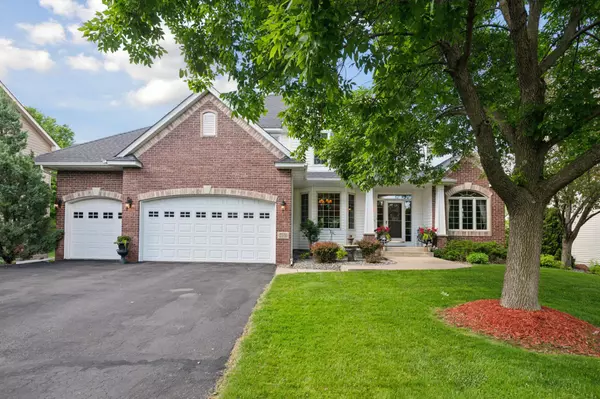 Chanhassen, MN 55317,7576 Walnut Curve