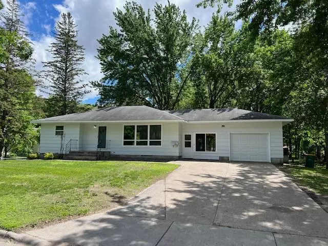 520 E 5th ST, Litchfield, MN 55355