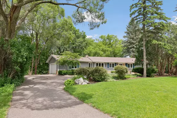 3133 Vicki LN, Minnetonka, MN 55305