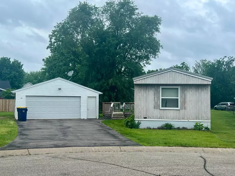 906 Peters ST, Lake City, MN 55041