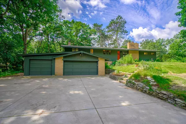 Dellwood, MN 55110,90 Many Levels RD