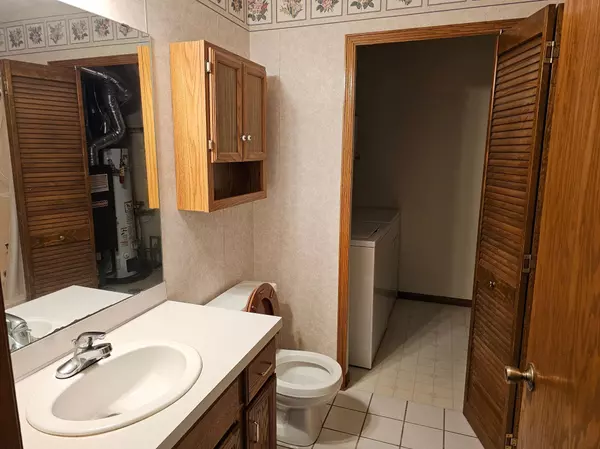 Maplewood, MN 55109,1261 Edgehill CT