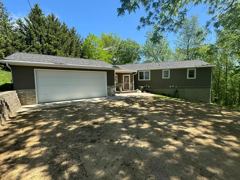 59227 County Road 71, Mazeppa Twp, MN 55956