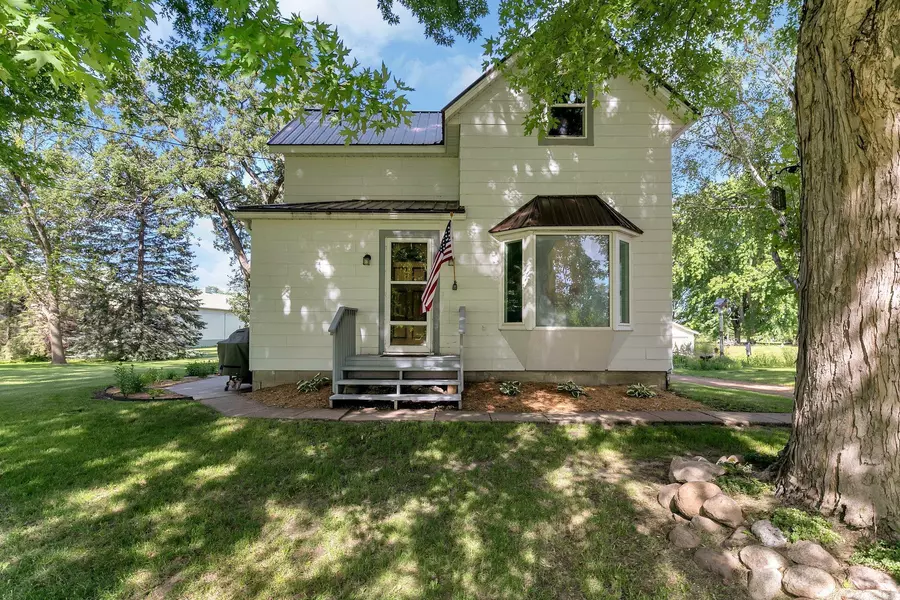 9801 County Road 2, Glencoe, MN 55336