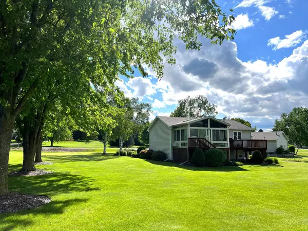 Oronoco, MN 55960,700 Treetop LN SW