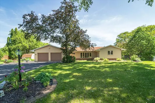 3052 Loon LN,  Eagan,  MN 55121