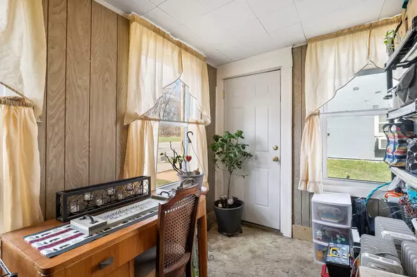 Chaska, MN 55318,924 Stoughton AVE