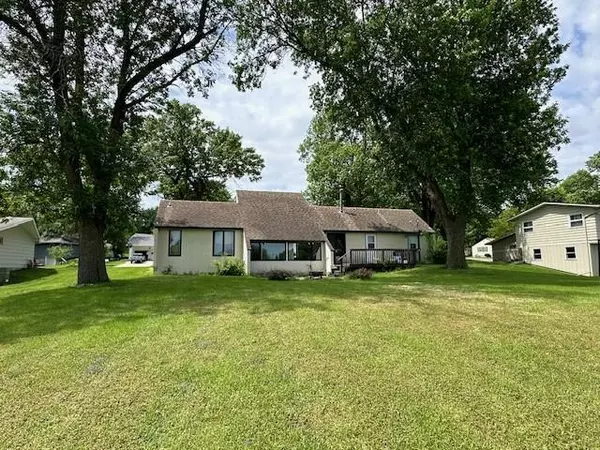 Windom, MN 56101,757 Des Moines DR