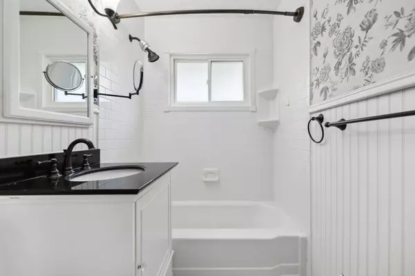 Oakdale, MN 55128,6584 4th ST N