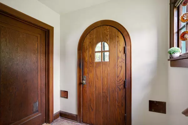 Minneapolis, MN 55414,1018 17th AVE SE