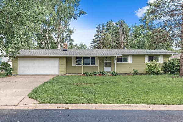 1936 Kingston AVE E,  Maplewood,  MN 55109