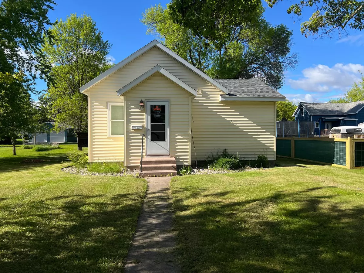 Fosston, MN 56542,511 4th ST NE