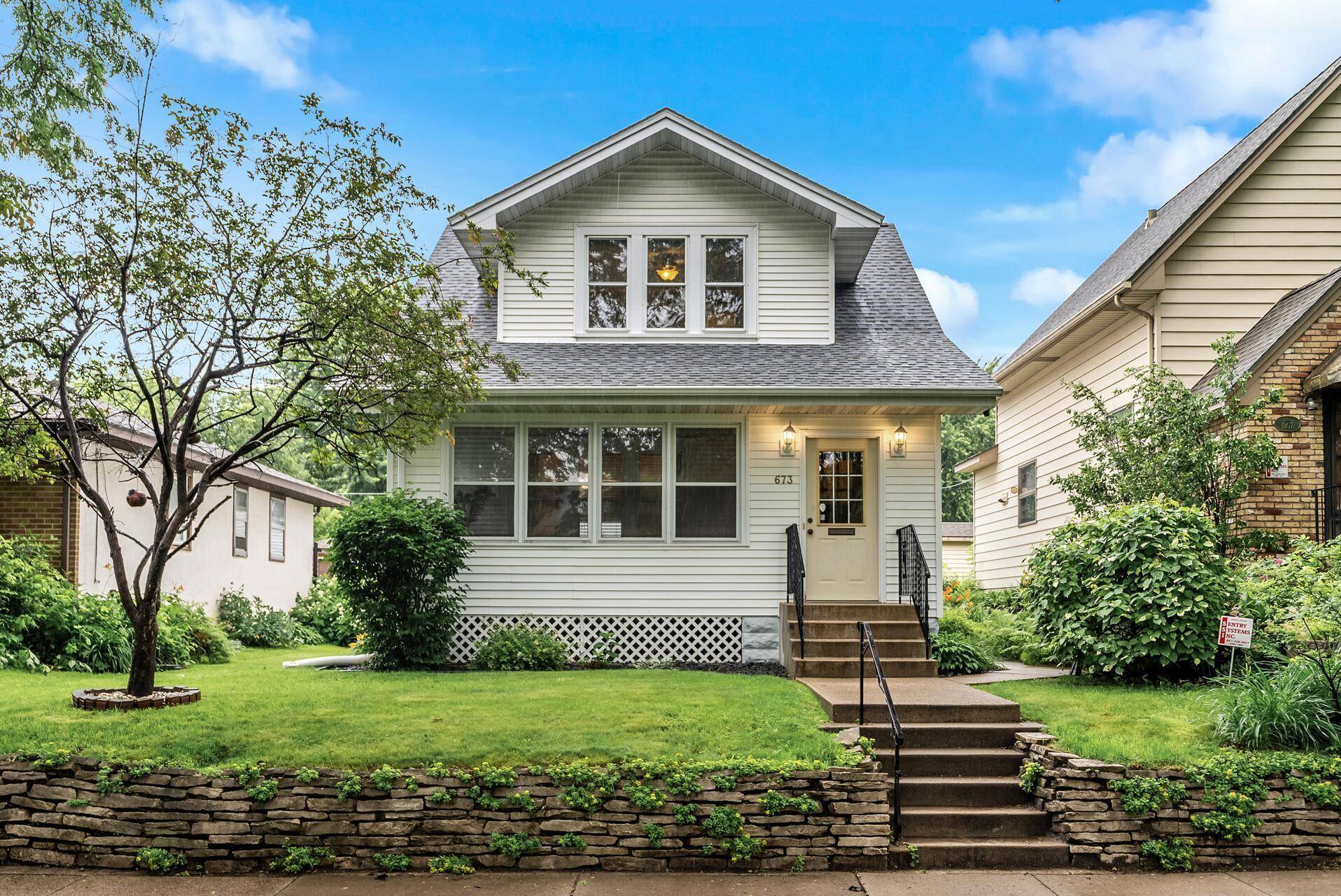 673 Orange AVE E, Saint Paul, MN 55106