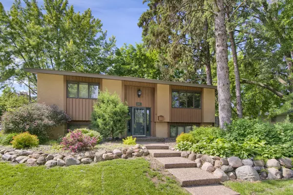 282 Stanley ST, West Saint Paul, MN 55118