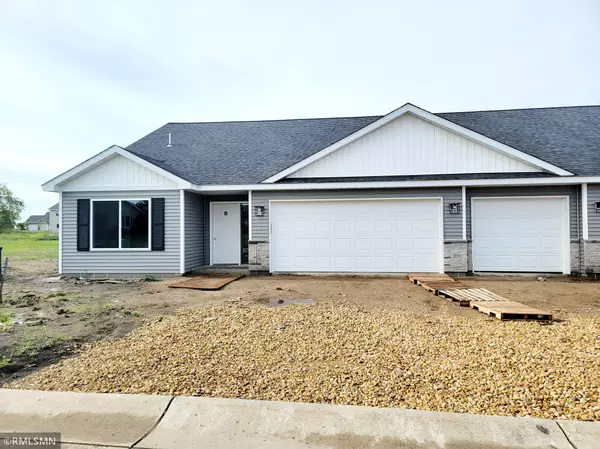 910 Katelyn CIR, Montgomery, MN 56069