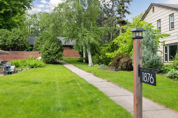 1876 Mississippi River BLVD S, Saint Paul, MN 55116