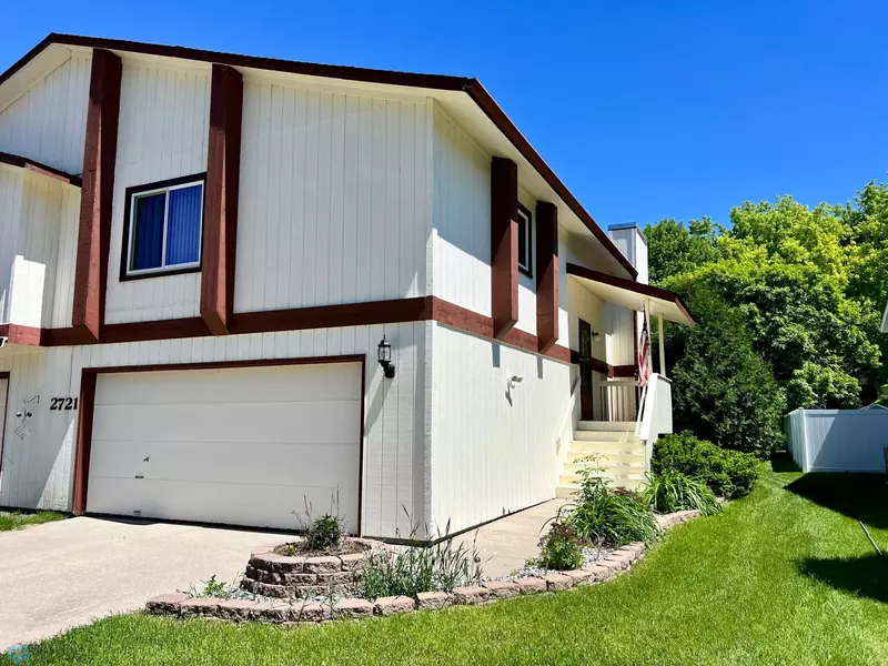 2721 26th Street CIR S, Moorhead, MN 56560