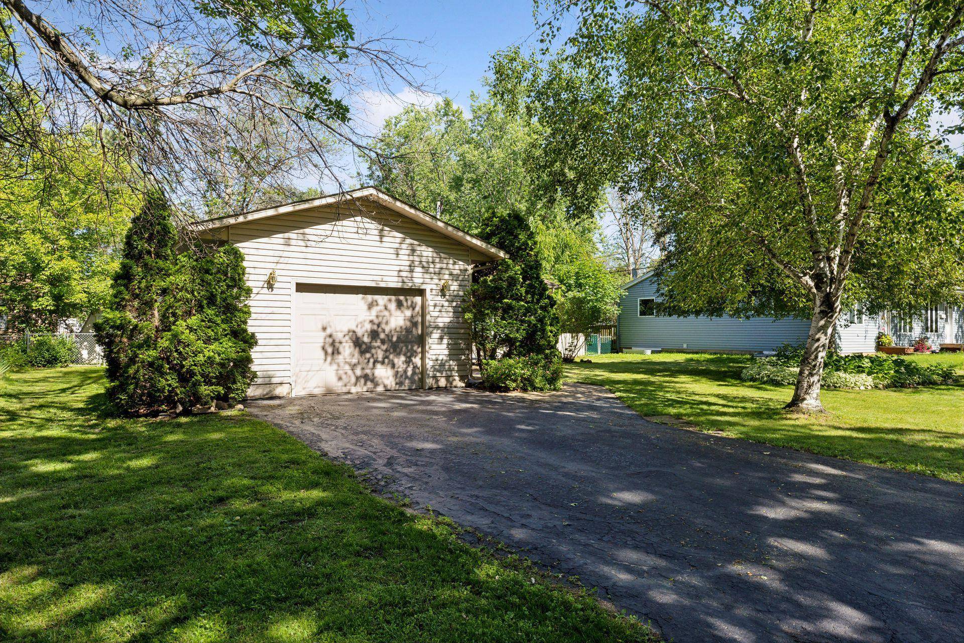 River Falls, WI 54022,638 Glen Park RD