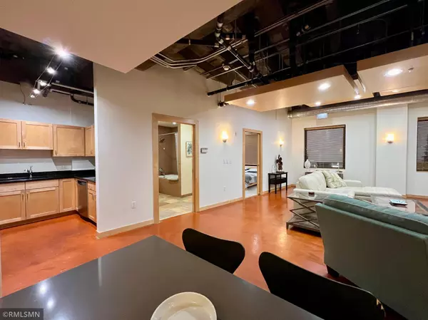 Minneapolis, MN 55402,601 Marquette AVE #306