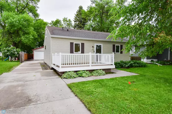 906 14th ST N,  Moorhead,  MN 56560