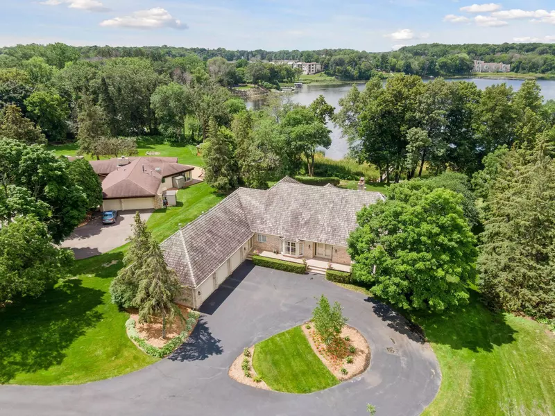 150 Hunters Glen RD, Wayzata, MN 55391