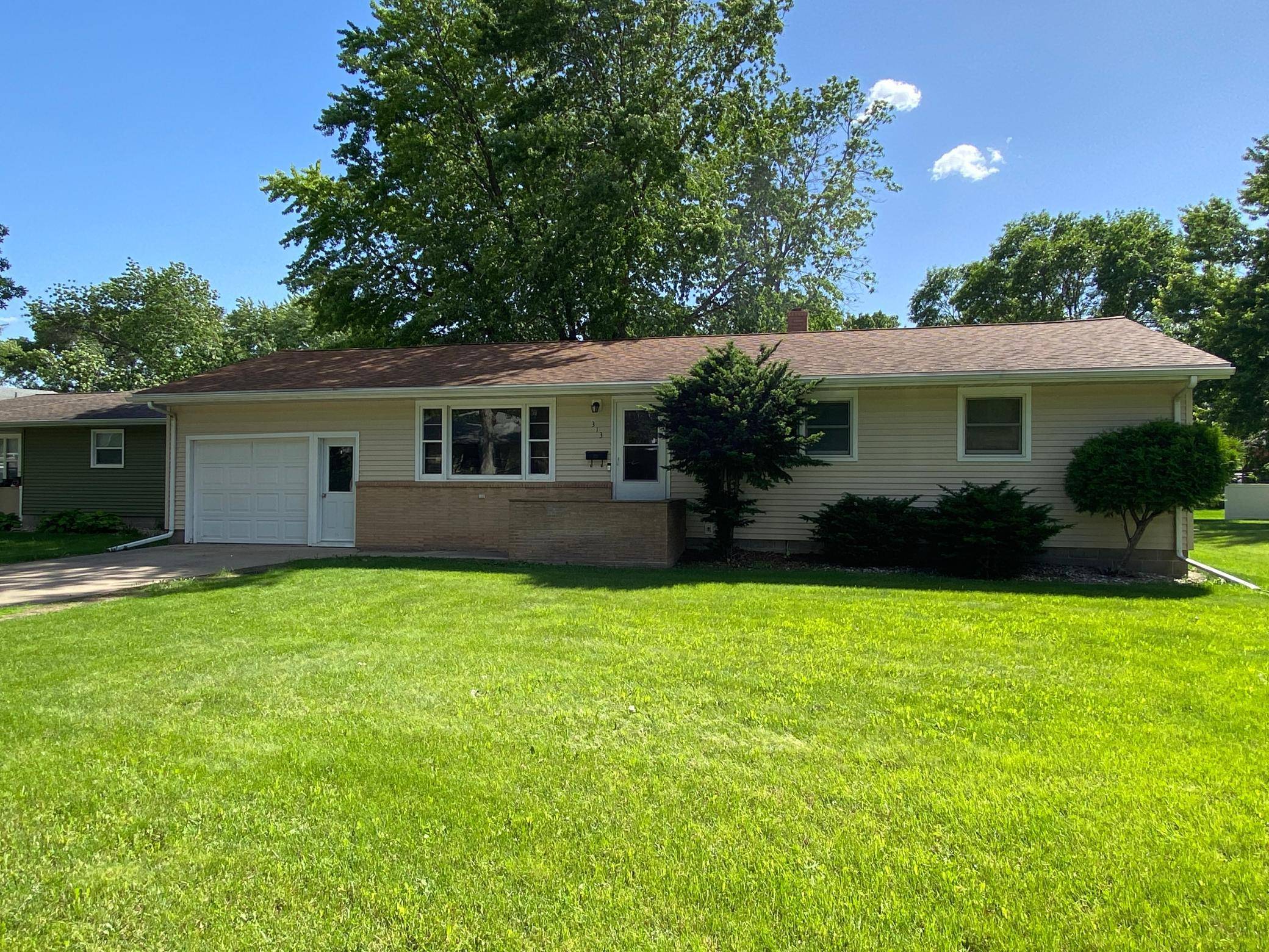 313 N Whitney ST, Marshall, MN 56258