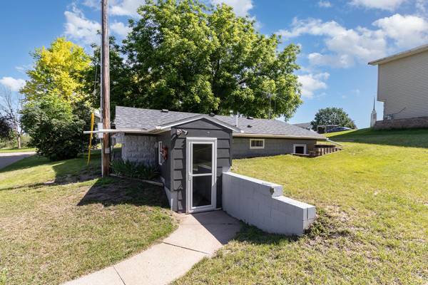 621 W Church ST, Belle Plaine, MN 56011