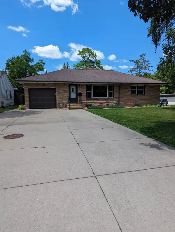 Columbia Heights, MN 55421,4158 Reservoir BLVD