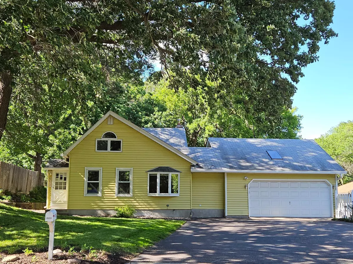 Roseville, MN 55113,275 County Road B W