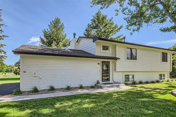 Chanhassen, MN 55331,3771 Meadow LN