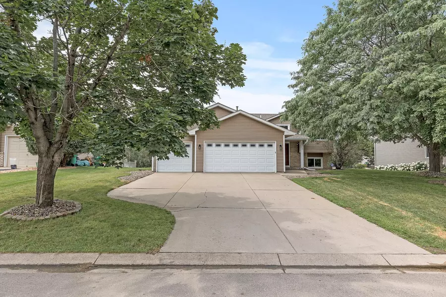 8933 Prestwick CIR N, Brooklyn Park, MN 55443