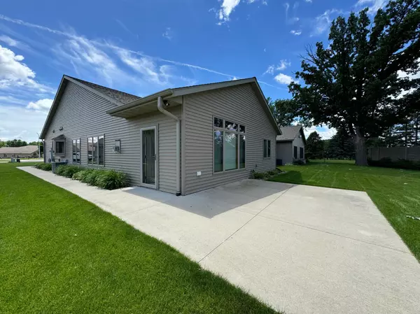 Albert Lea, MN 56007,1815 Hale DR