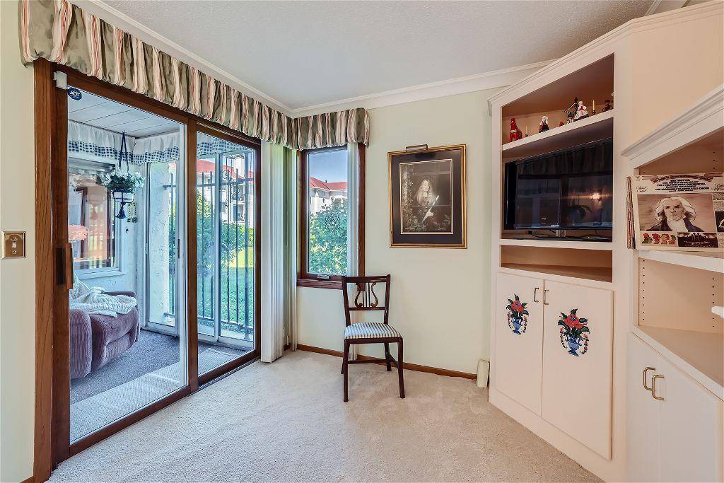 Falcon Heights, MN 55108,1666 Coffman ST #129