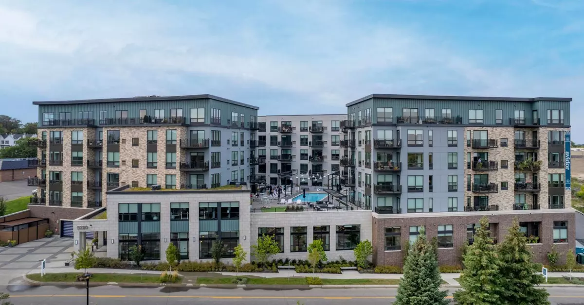 Edina, MN 55436,5220 Eden AVE #202