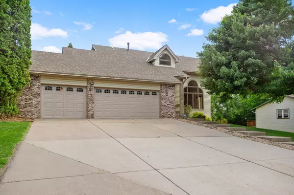 2416 Teakwood DR E,  Maplewood,  MN 55119