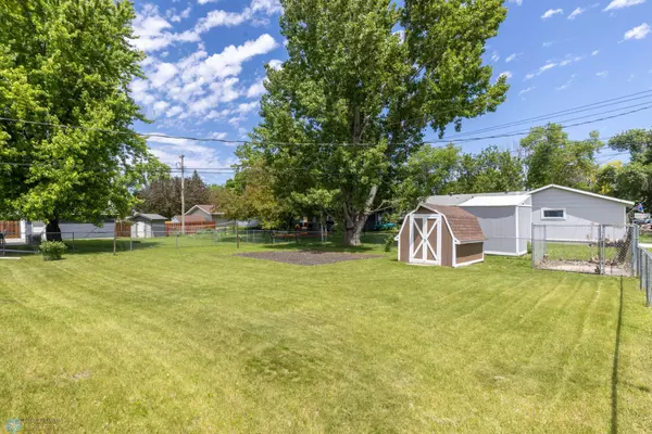 Moorhead, MN 56560,610 Appletree LN