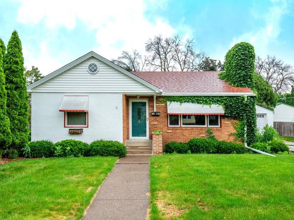 1687 Cottage AVE E,  Saint Paul,  MN 55106