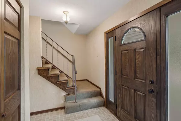 Burnsville, MN 55337,3313 Perrot LN