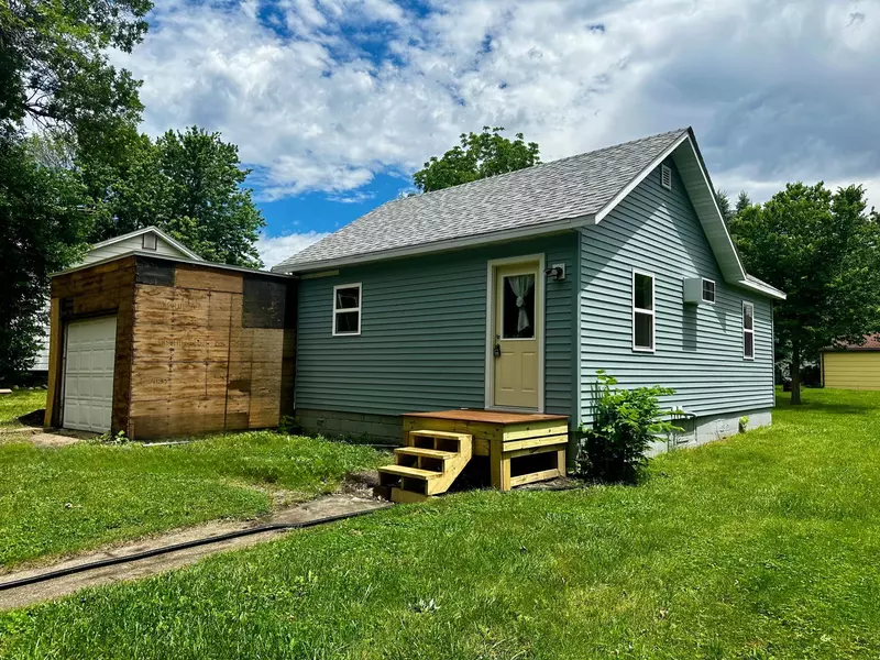 1208 Apel AVE, Worthington, MN 56187