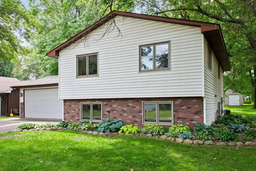 358 Laurie RD E, Maplewood, MN 55117