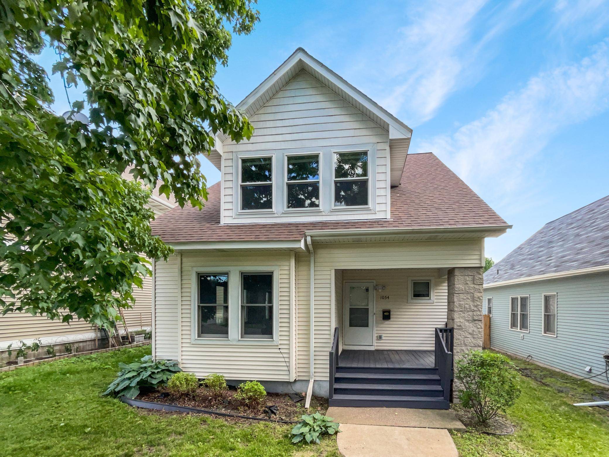 1054 Pacific ST,  Saint Paul,  MN 55106