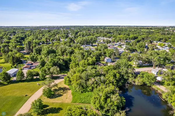 Jamestown, ND 58401,1503 Island Park DR
