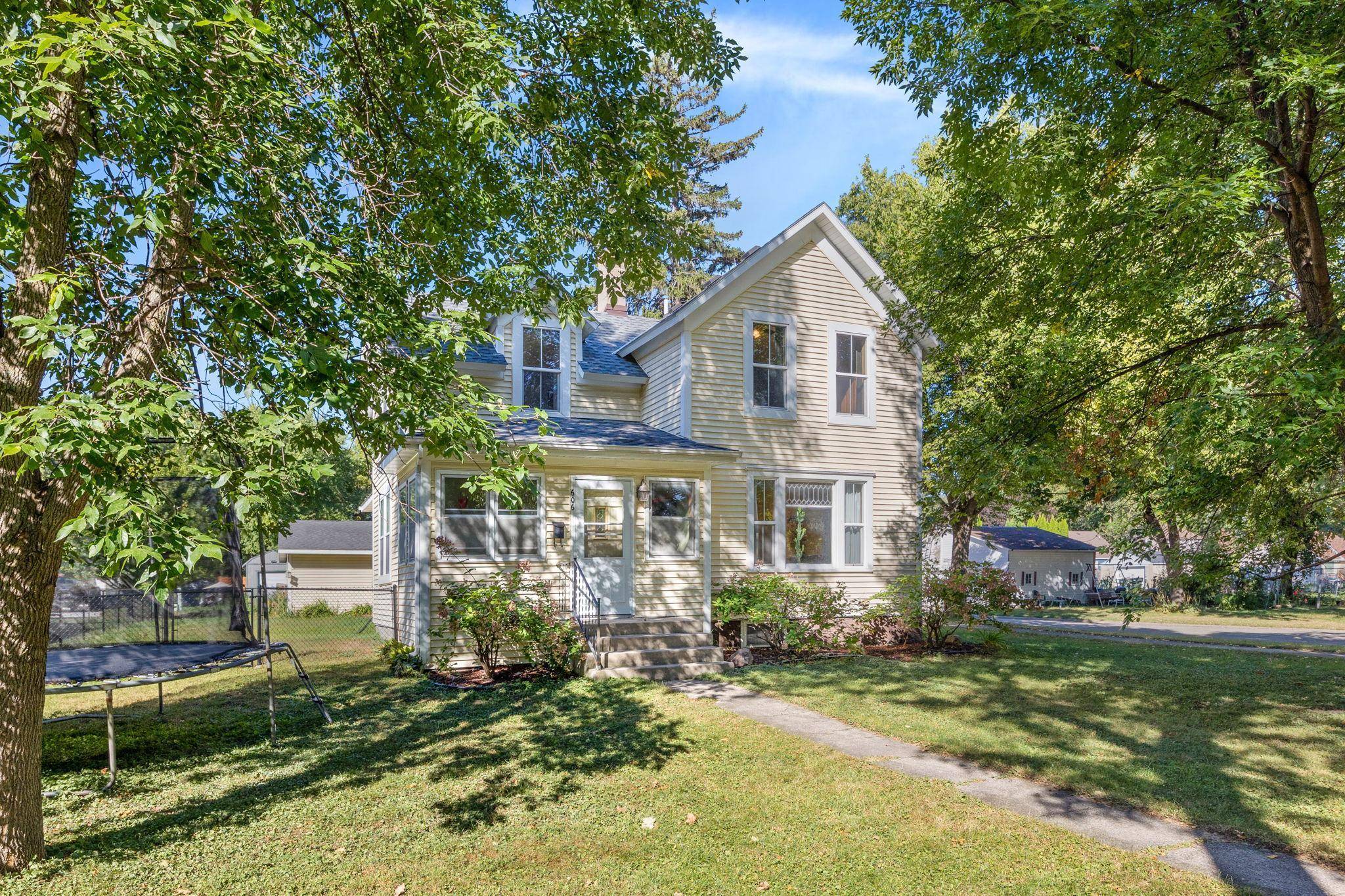 606 Franklin ST SW, Hutchinson, MN 55350