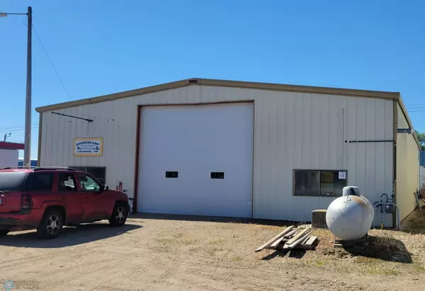 511 13 HWY E, Gwinner, ND 58040