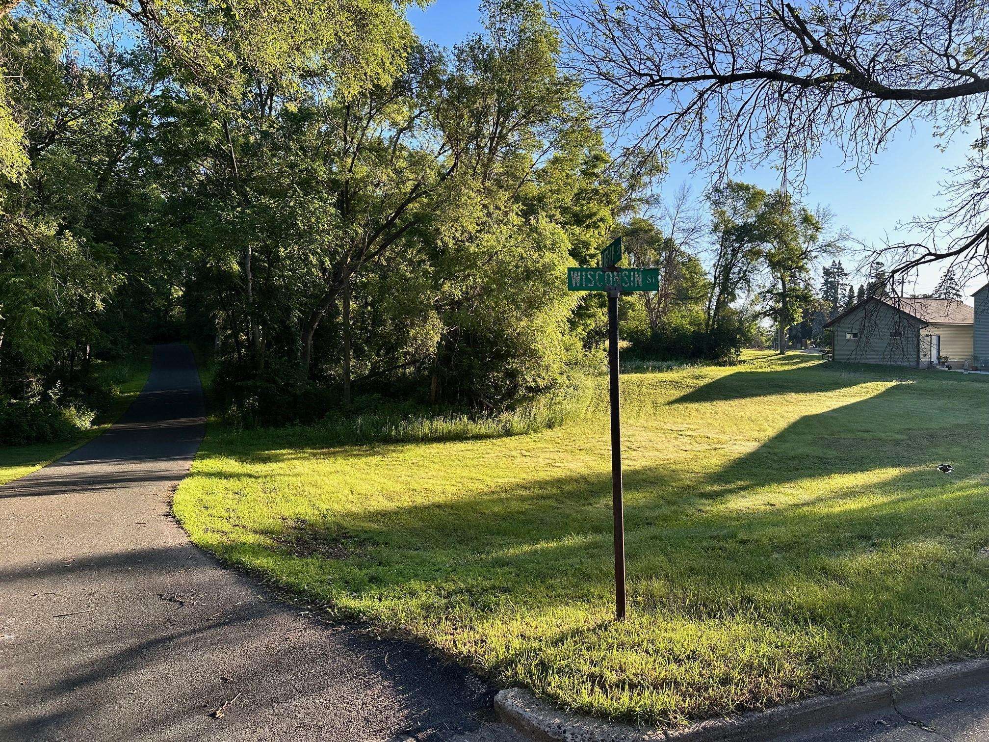 Hudson, WI 54016,811 Wisconsin ST