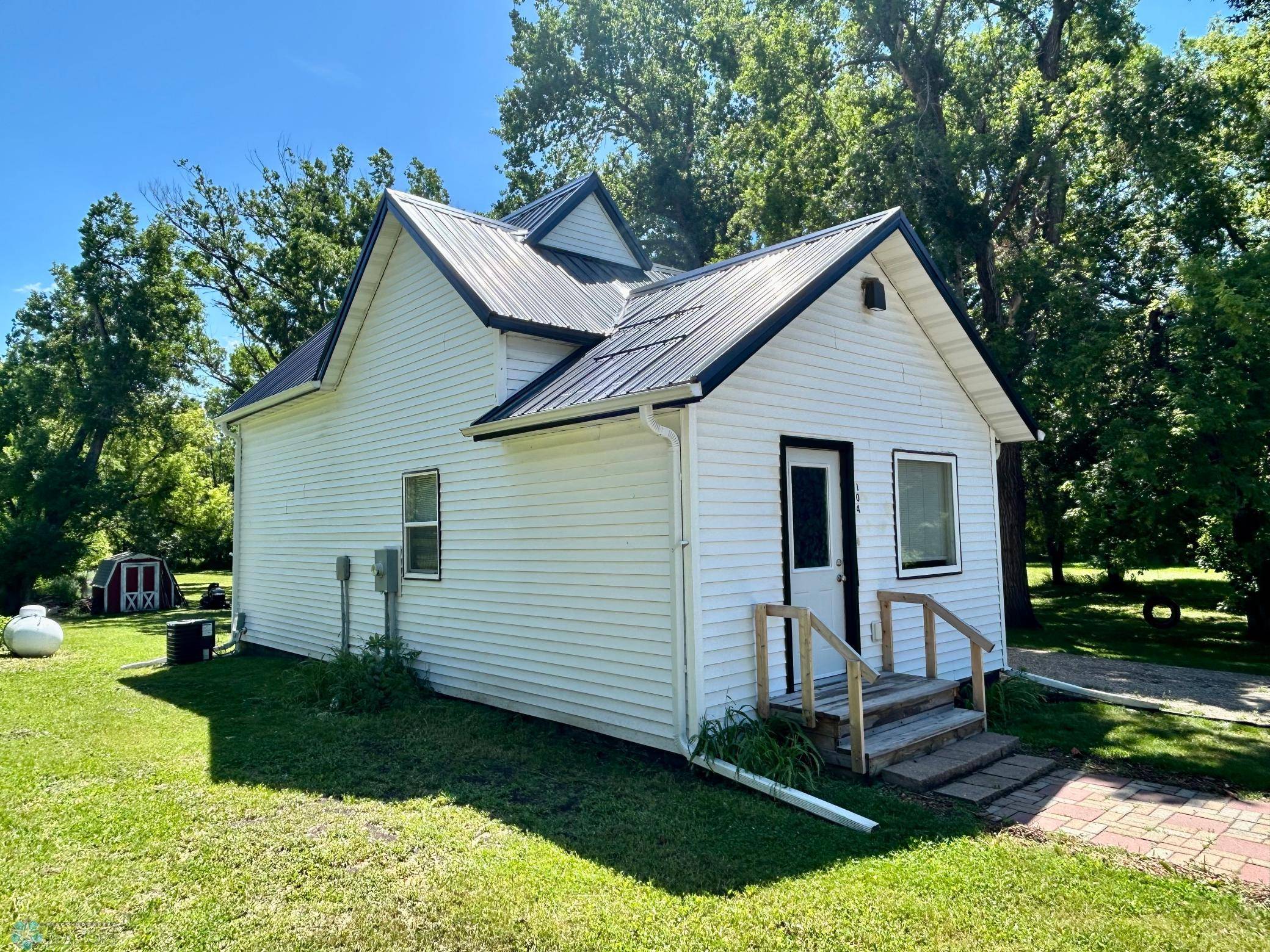 Hunter, ND 58048,104 1st ST E