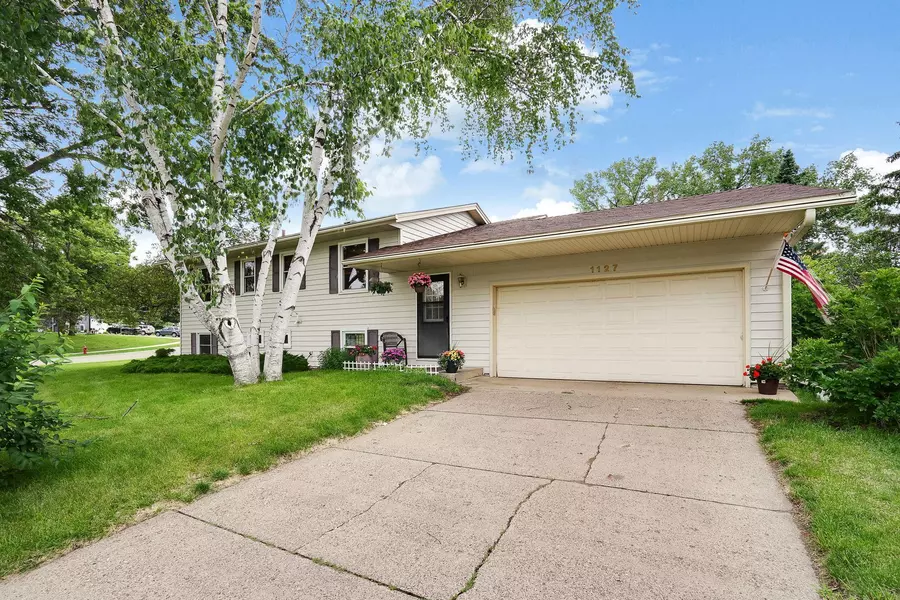 1127 Rome DR, Apple Valley, MN 55124